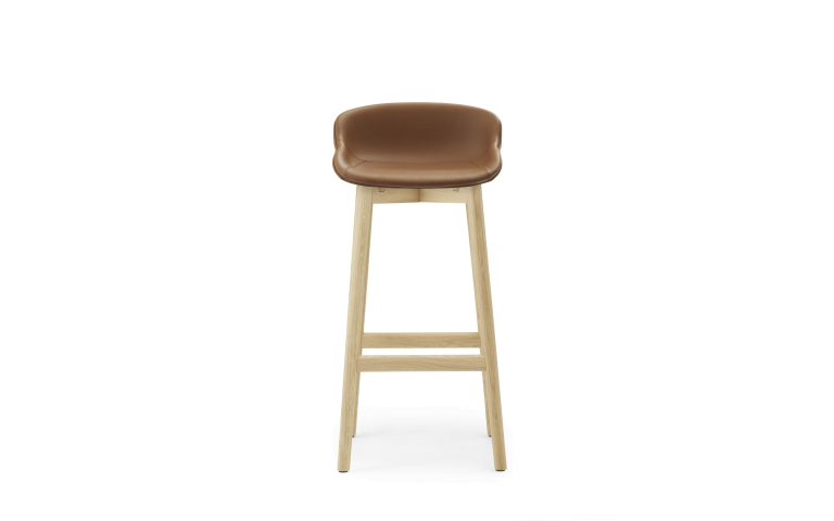 Normann Copenhagen Hyg gestoffeerde barkruk 75 zwart eiken Ultra Leather Black