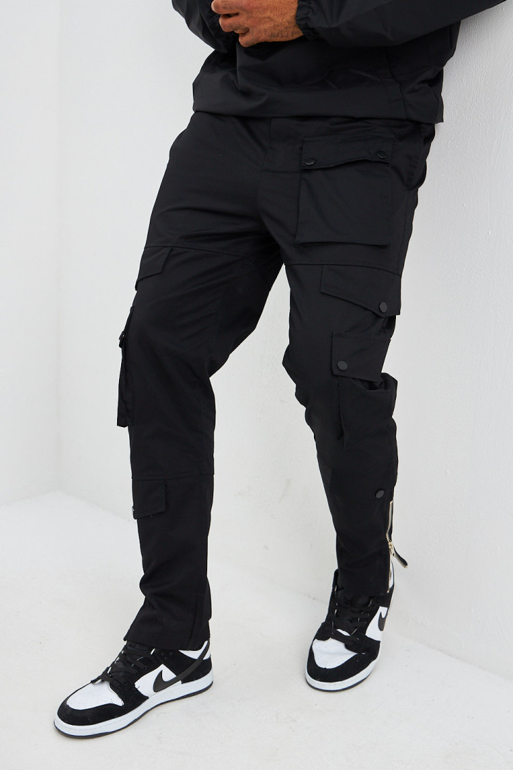 Pantalon noir cargo zippé aux chevilles
