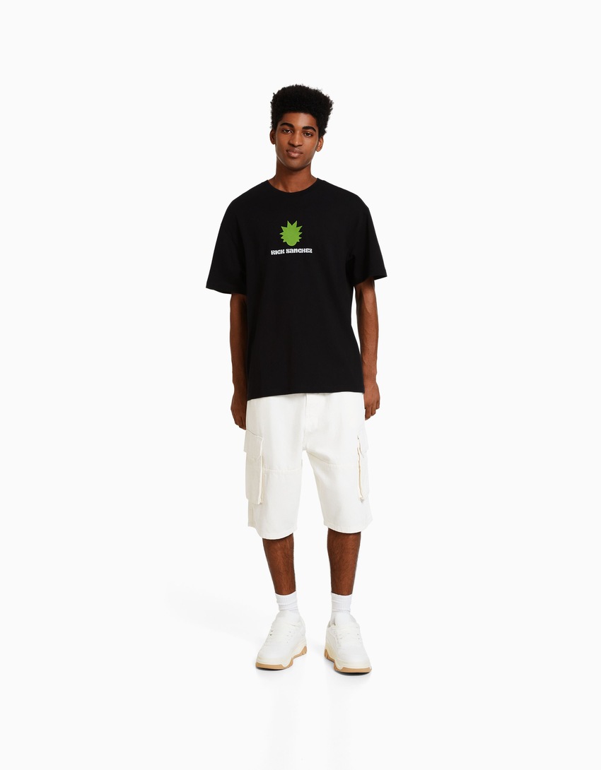 Camiseta de manga curta com estampa Rick & Morty e modelagem quadrada.
