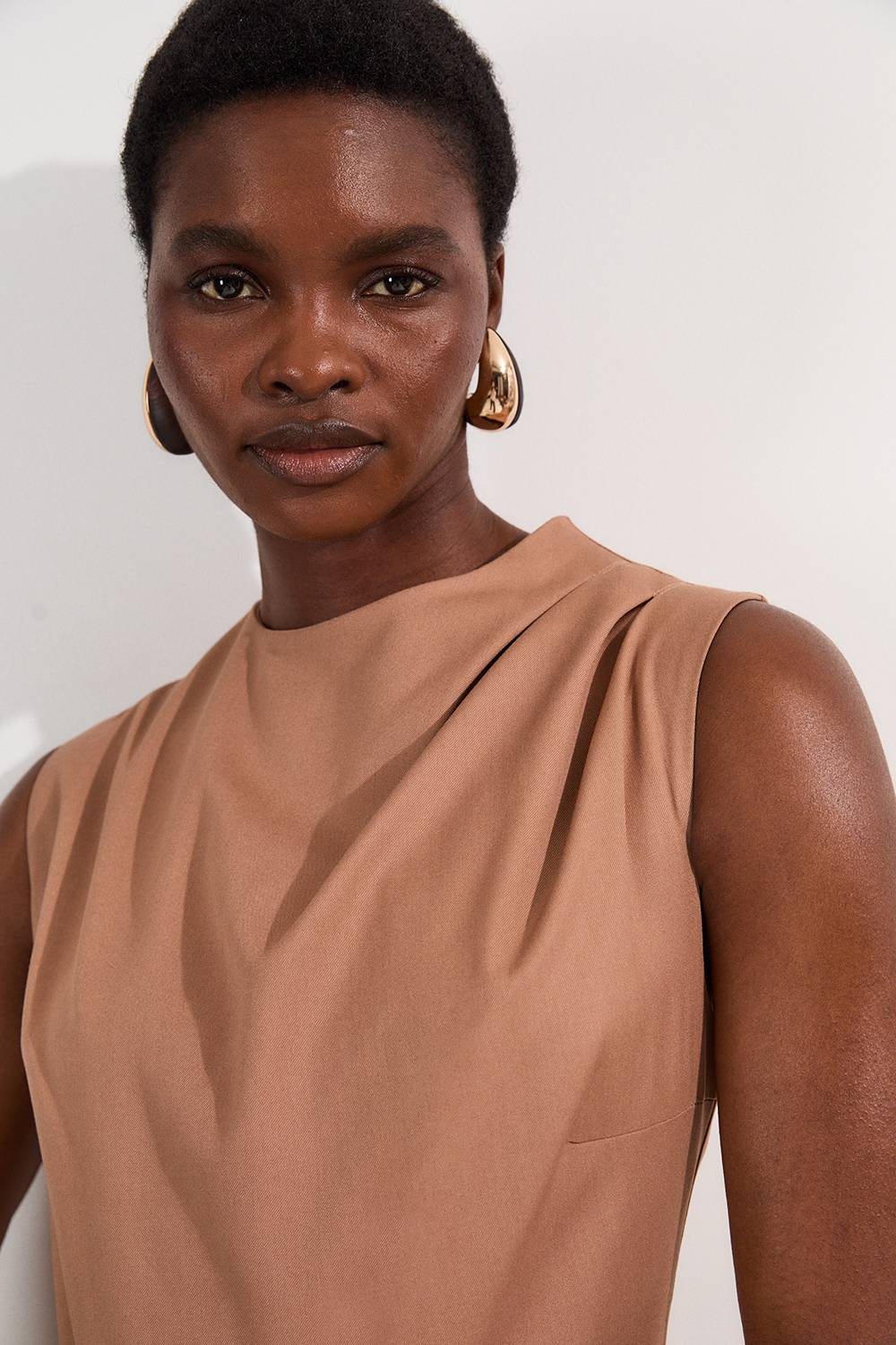 KarenMillen Robe midi asymétrique à corsage drapé et ajusté pour femmes grandes