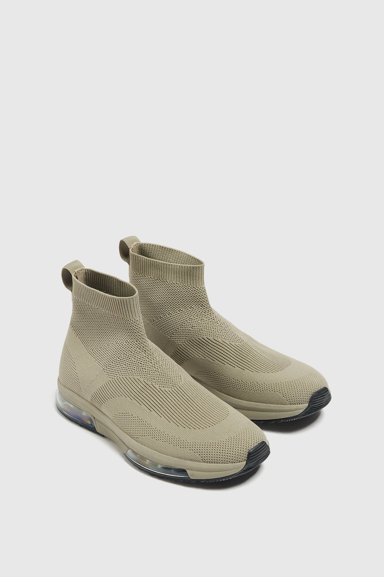 BOTA ESPORTIVA DE MALHA - CRUA