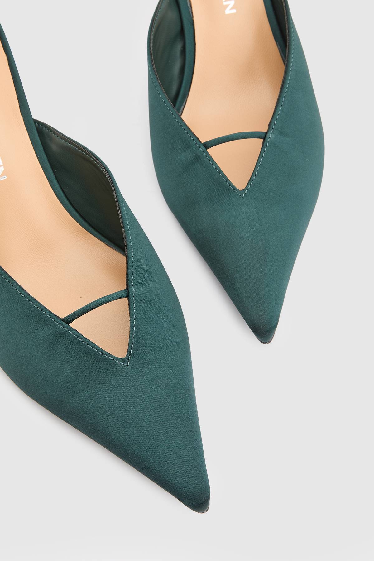 KarenMillen Mules À Talon En Satin Bout Fermé