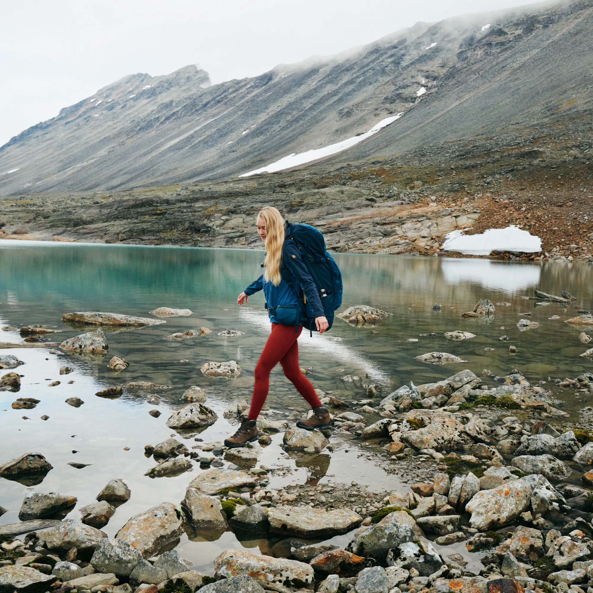 Fjällräven Women's Keb 72 Storm/Dark Navy
