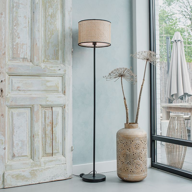 Landelijke vloerlamp zwart met rotan kap - Kata