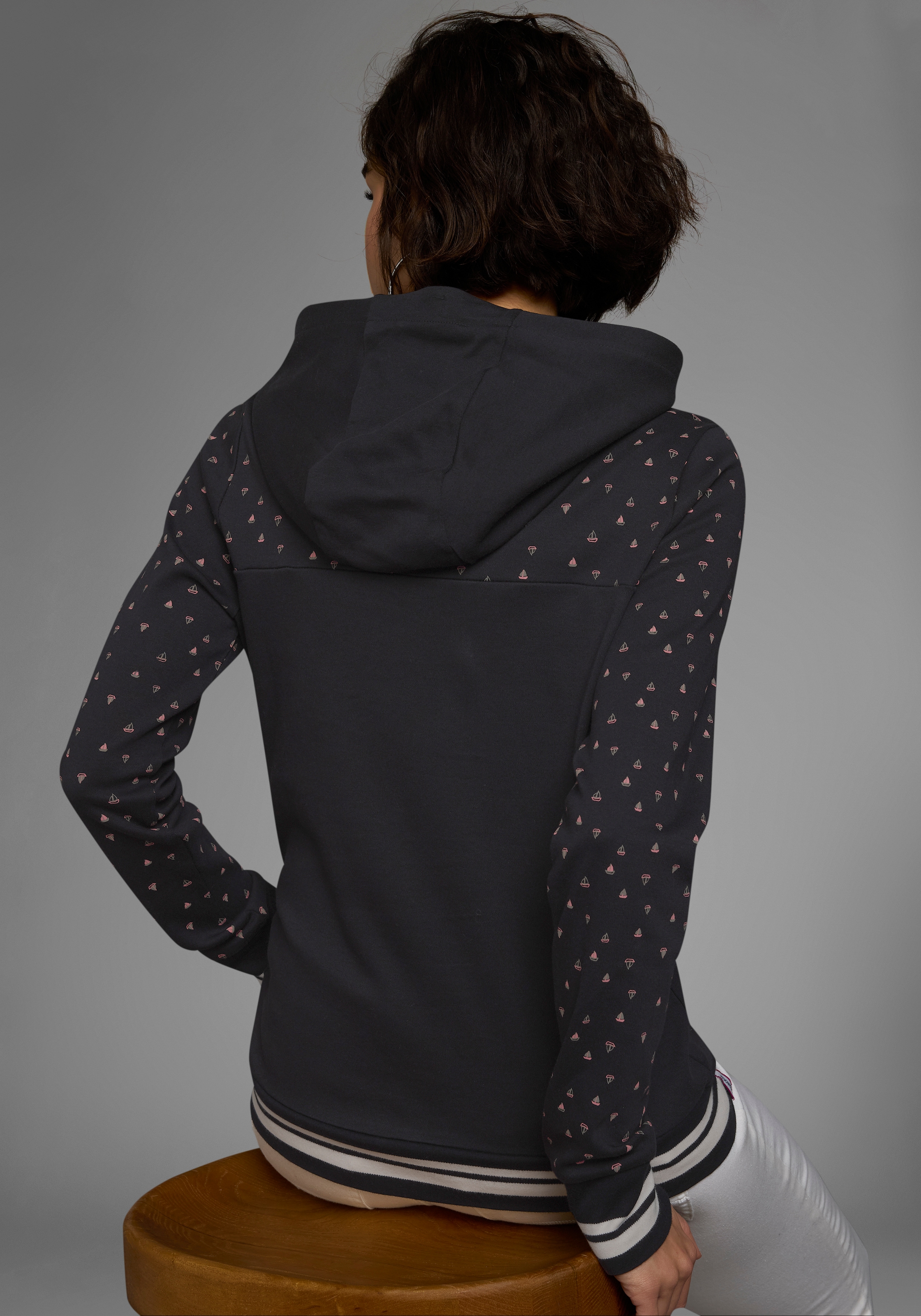KangaROOS Hoodie , Langarm,  figurbetonter Schnitt,  aus Baumwolle,  mit Kapuze