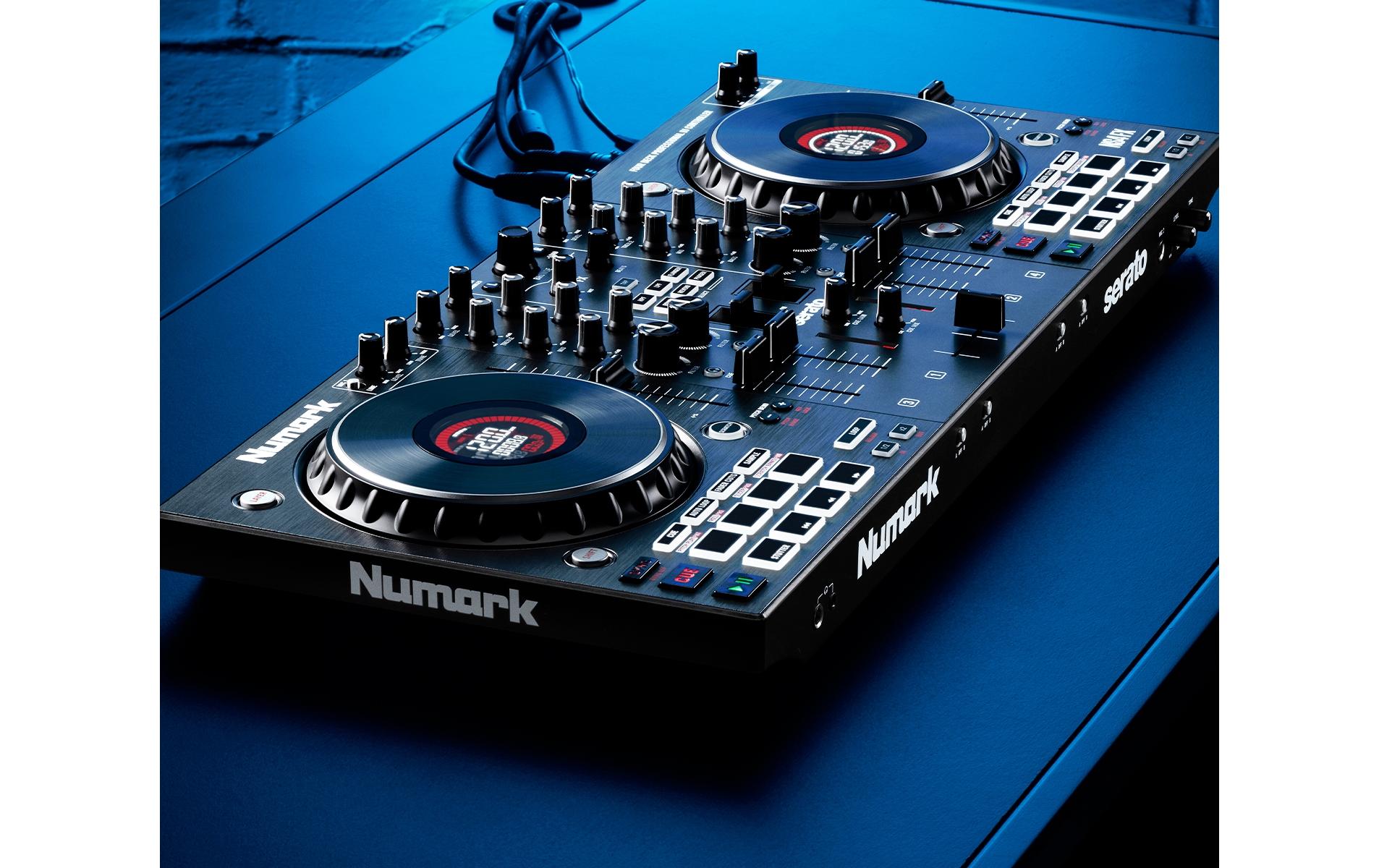 DJ-Controller NS4FX<br>Professioneller 2-Deck-DJ-Controller mit 4 Kanälen