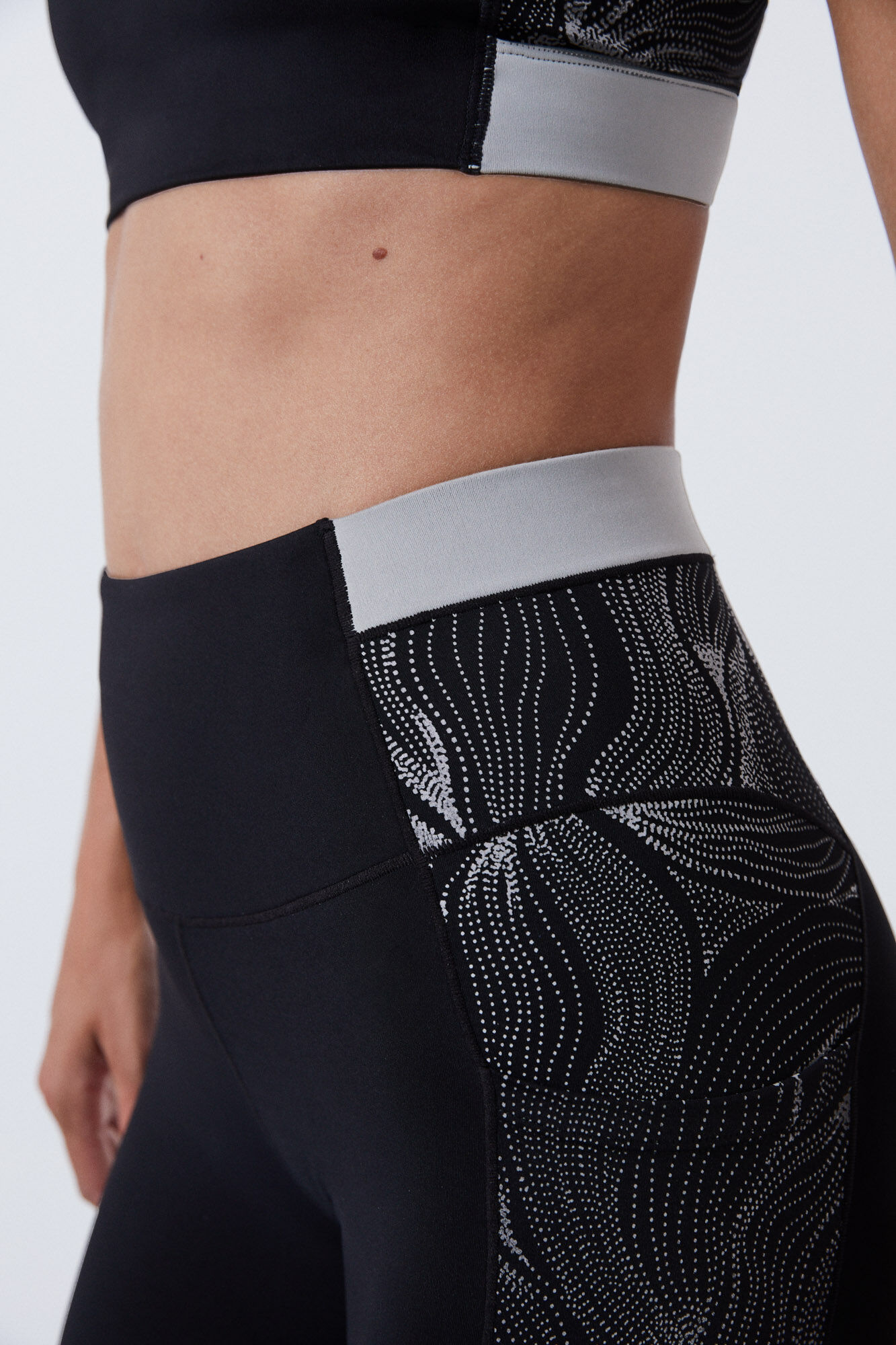 Leggings cropped refletivas com elasticidade 4D