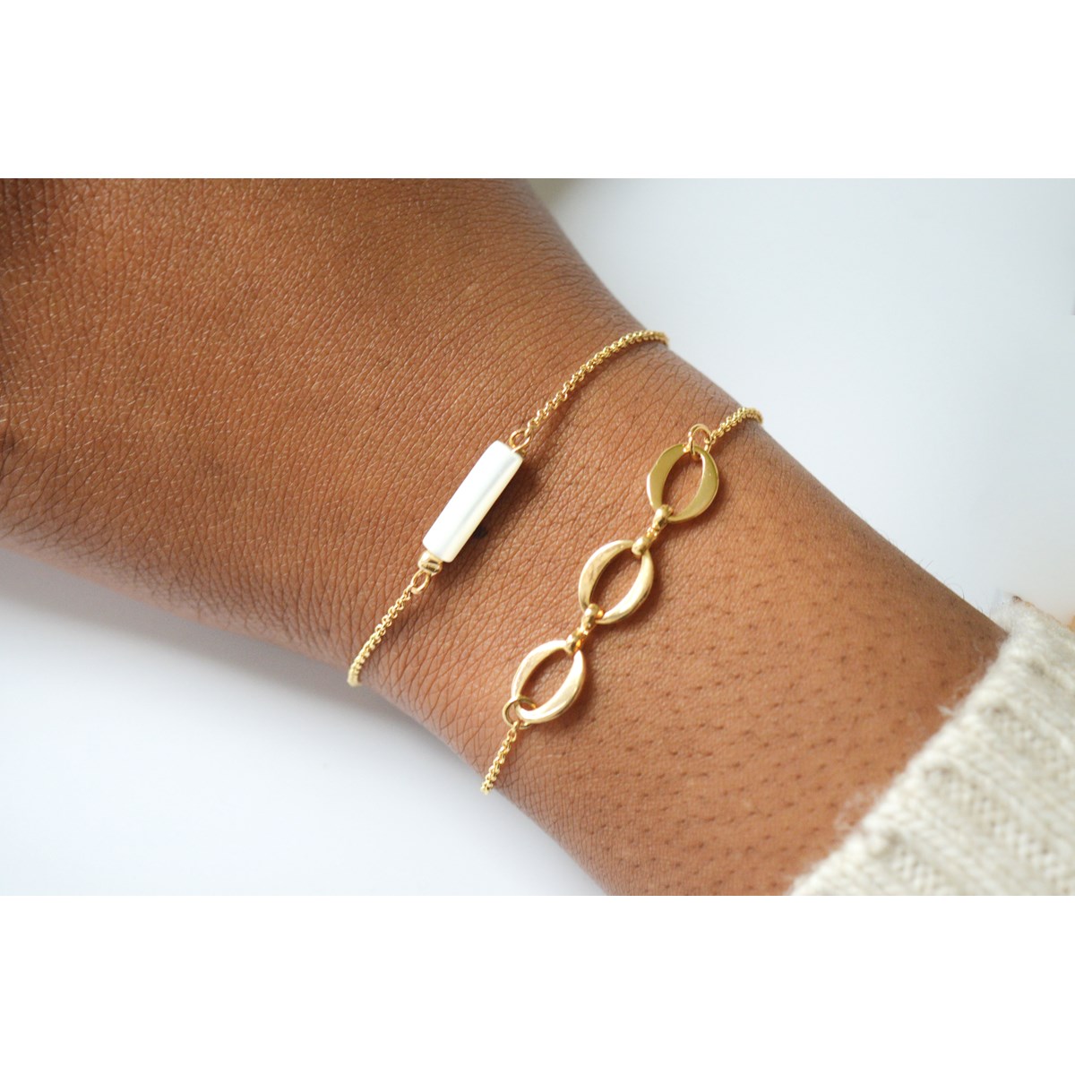 Bracelet orné d'une perle de nacre doré à l 'or fin