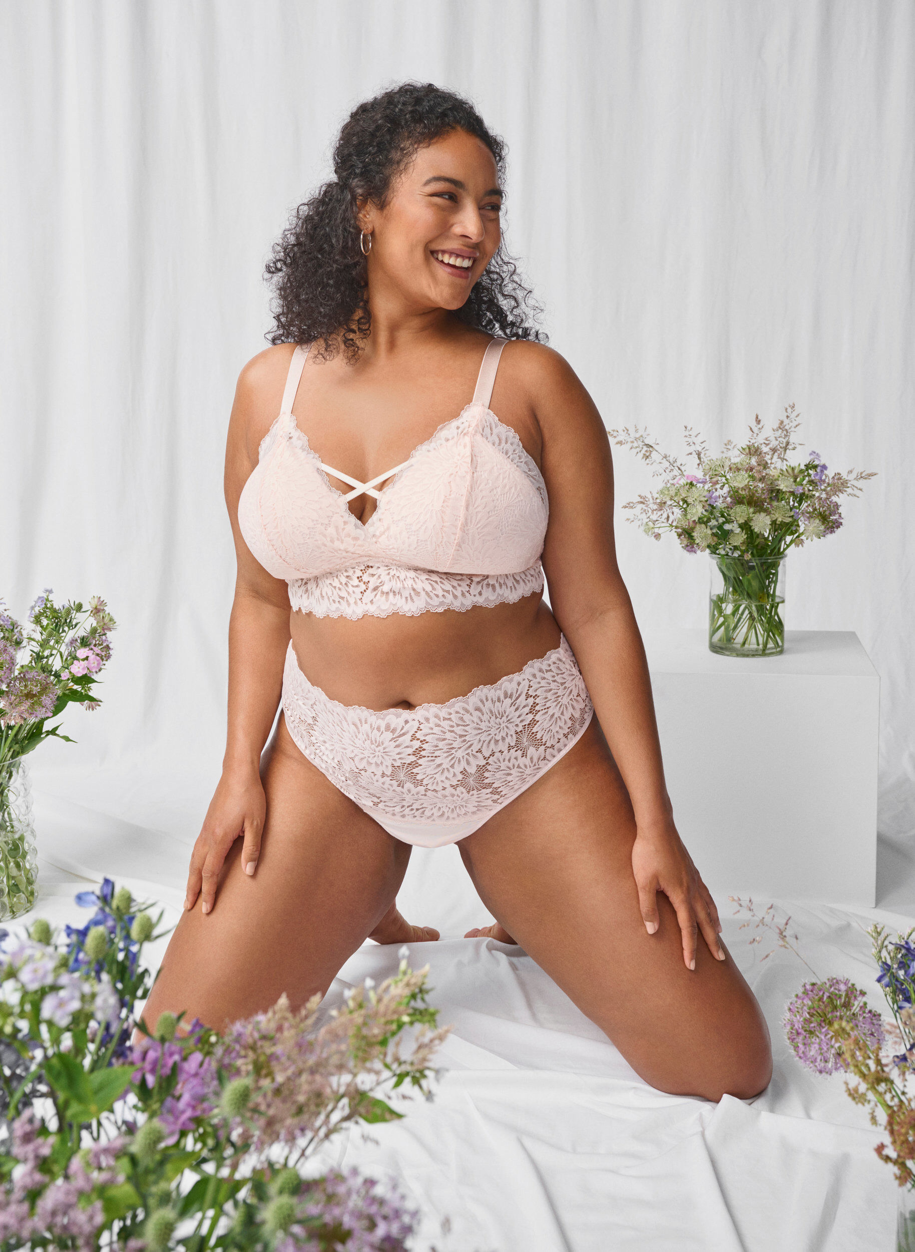 Bralette med stringdetalje og blød vattering
