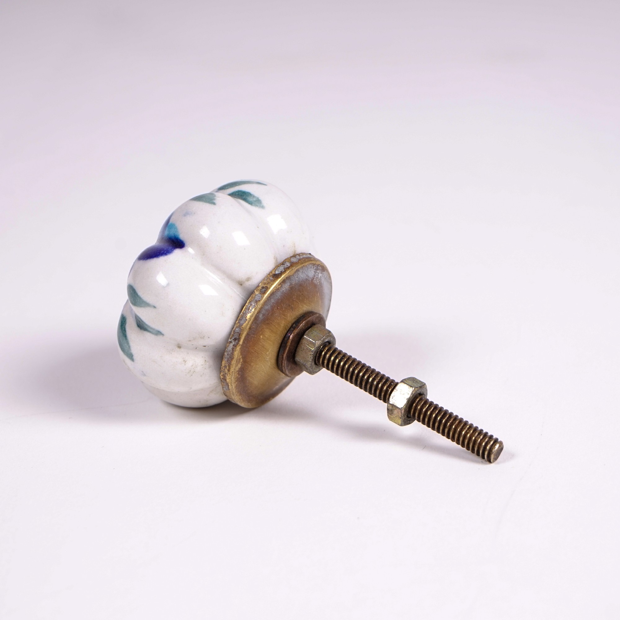 Keramik Möbelknopf 'Blume', handglasiert ,weiß/blau, Ø 4,5 cm günstig bestellen