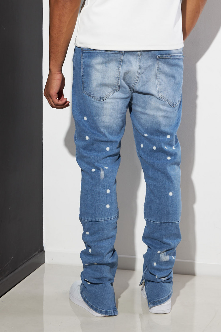 Jeans bleu zippé, taché et déchiré