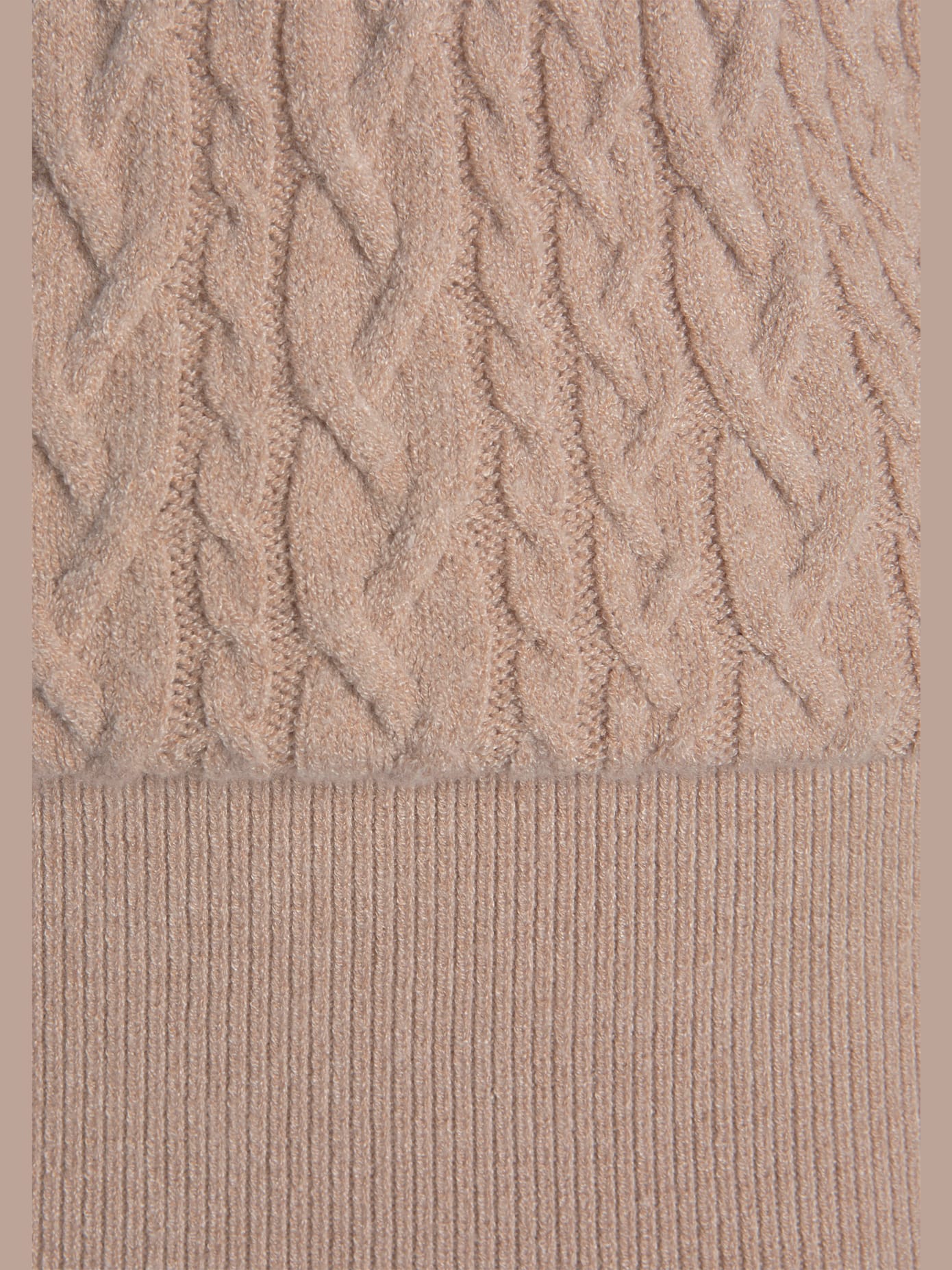 Robe en tricot avec encolure ronde