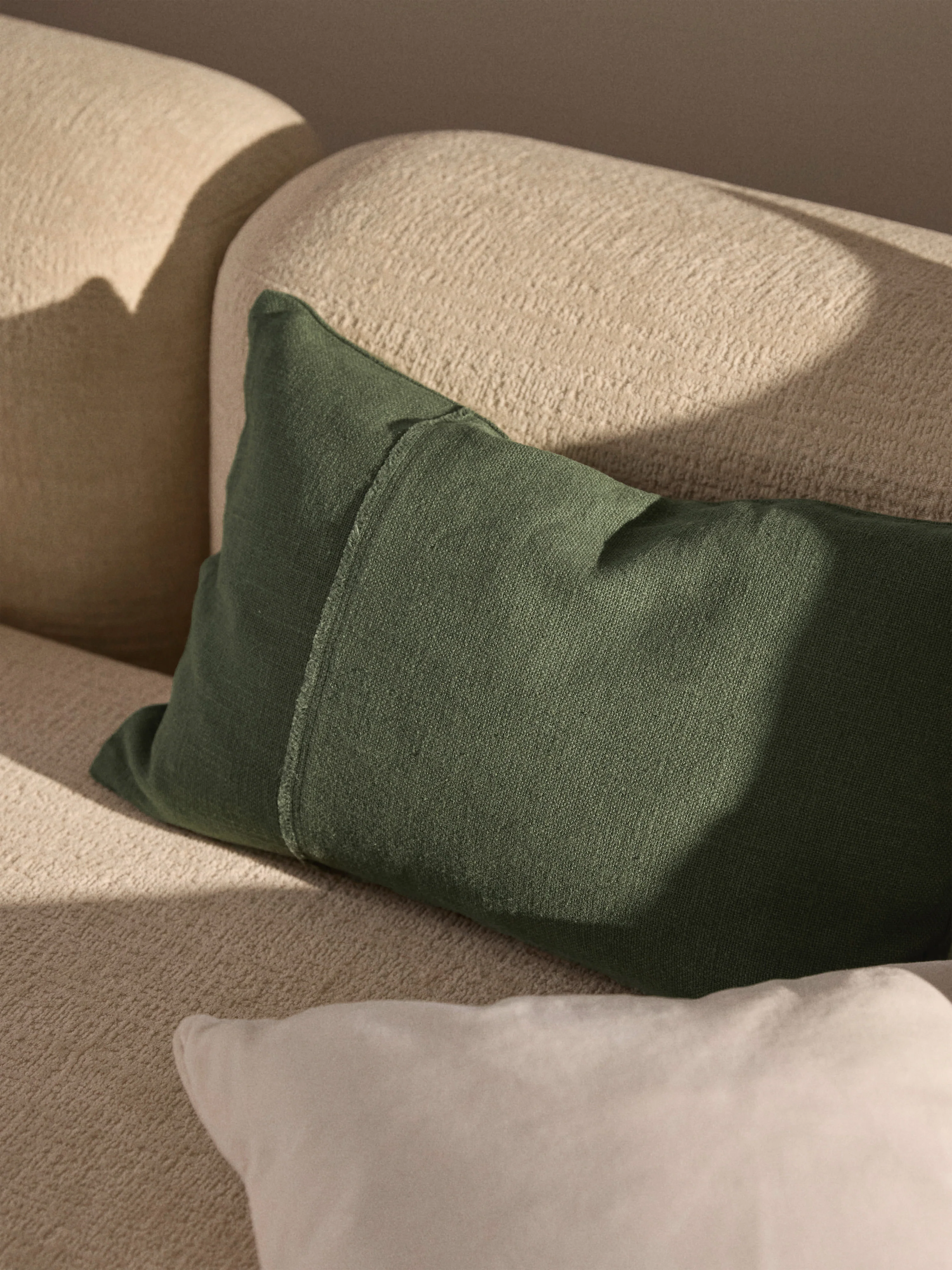 Handgeweven kussenhoes Terre met decoratieve naad