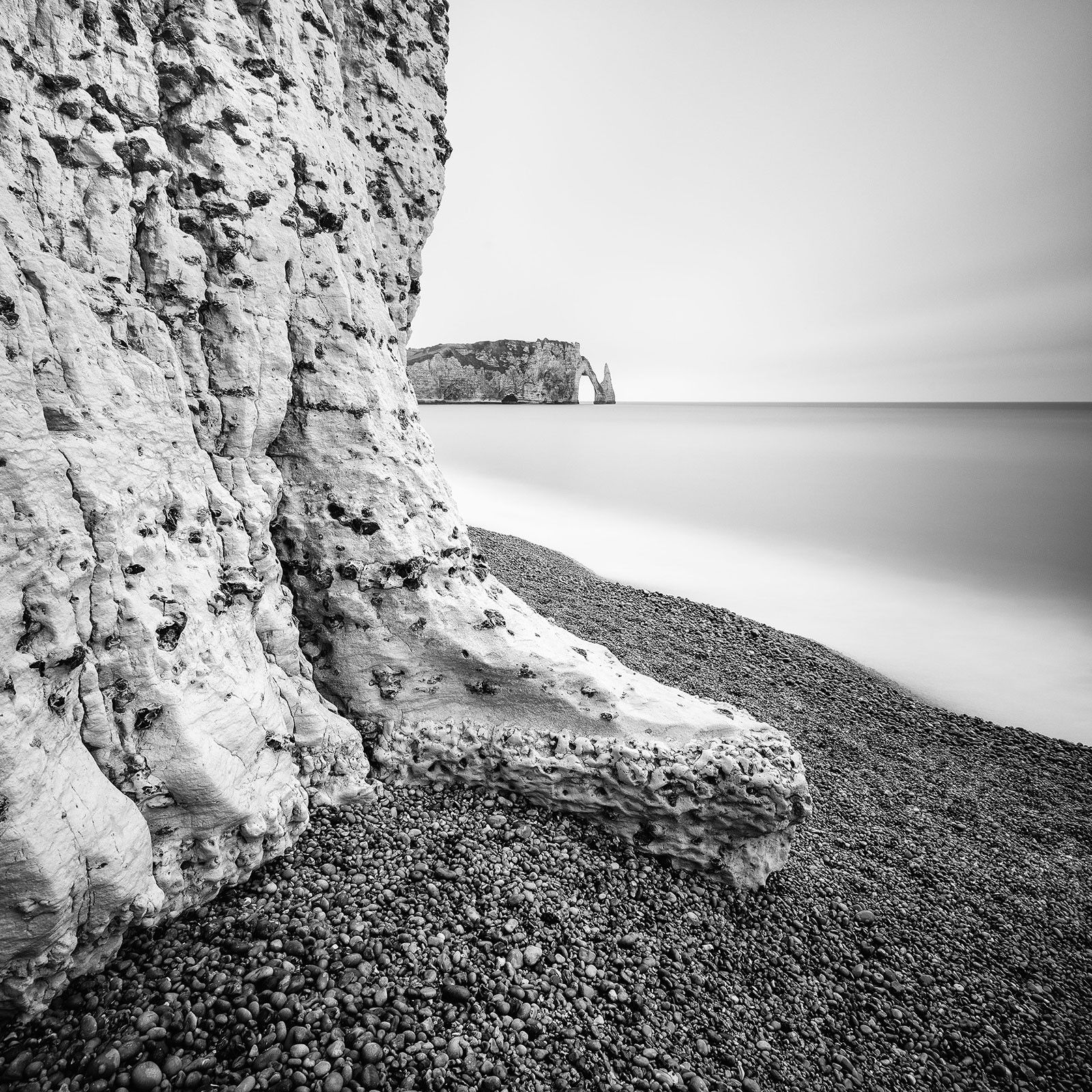 La Falaise d'Aval  by Wilco Dragt - Limited Edition. Edition of: 150. Signed.
