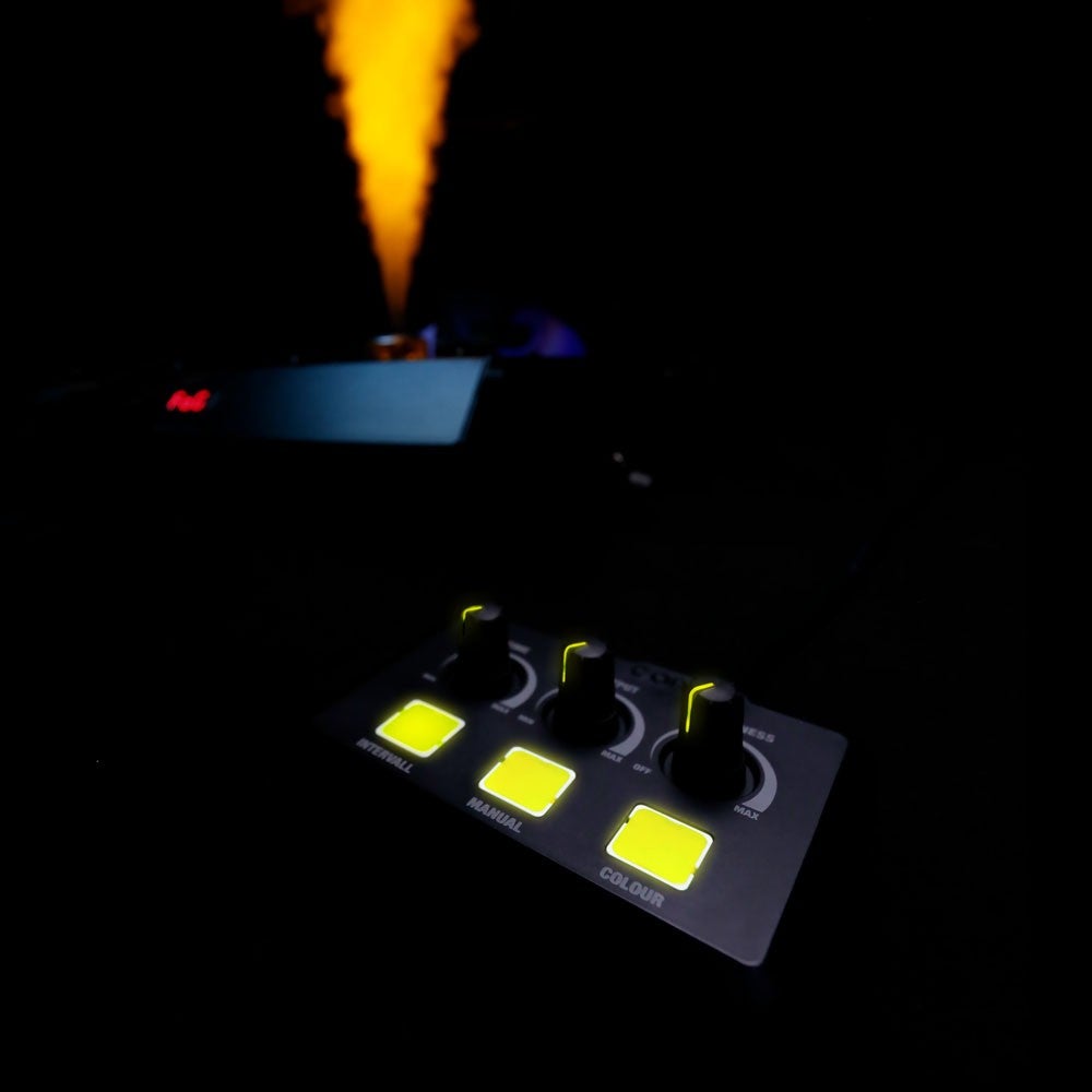 Cameo STEAM WIZARD 2000 rookmachine met RGBA LEDs