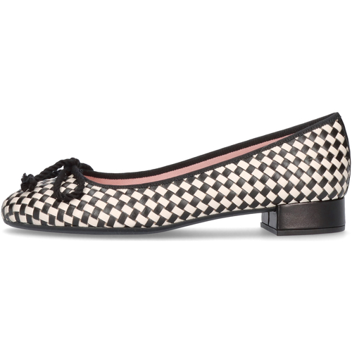 Pretty Ballerinas - Gretschen Negro