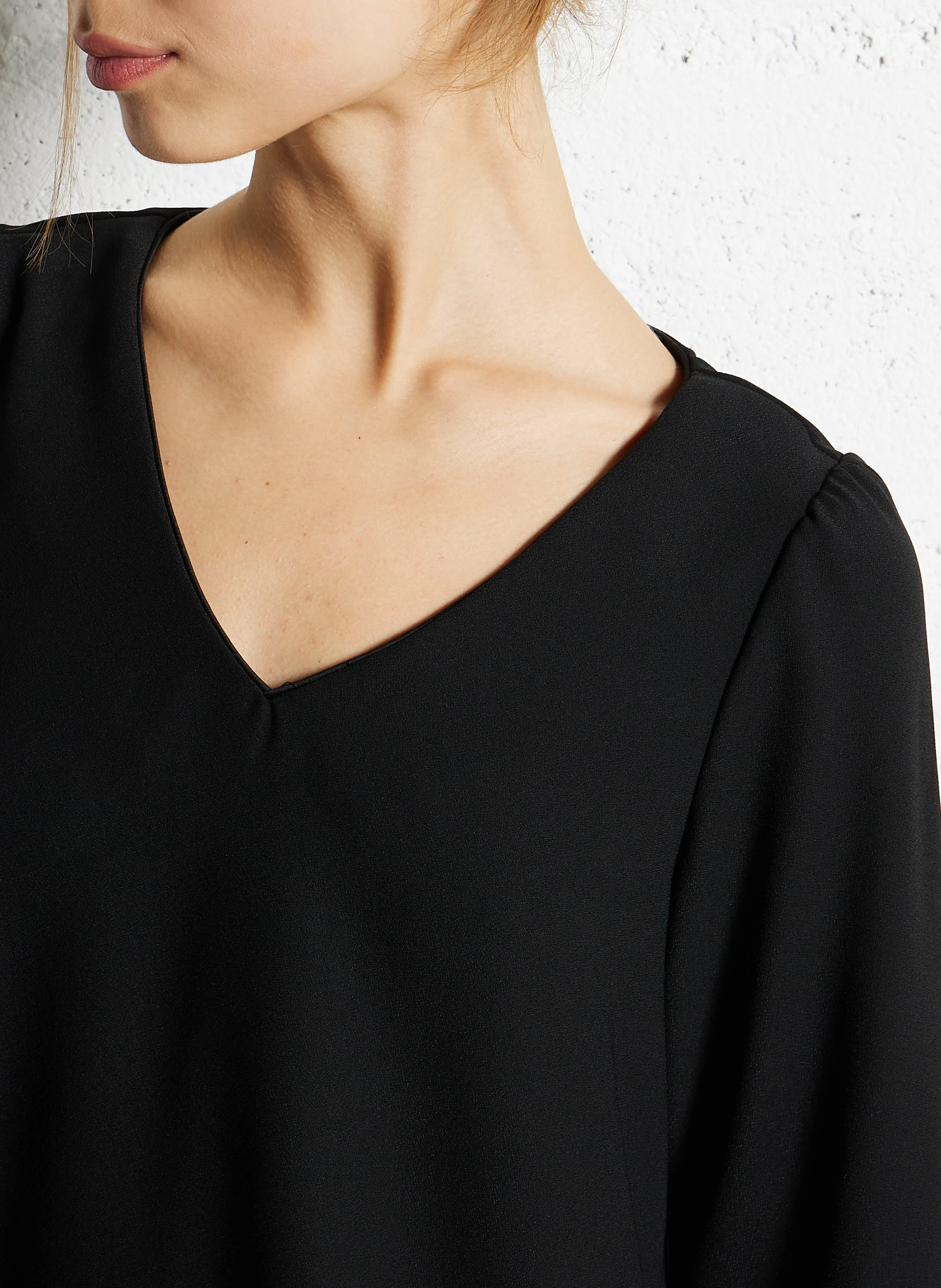 RIOMY - Robe courte ample à col V | Noir