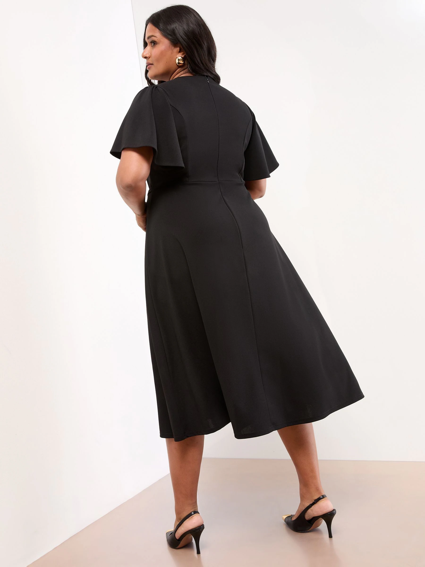 Zwart - Lipsy Crew Neck Short Sleeve Fit and Flare Midi Dress with Gold Trim Belt