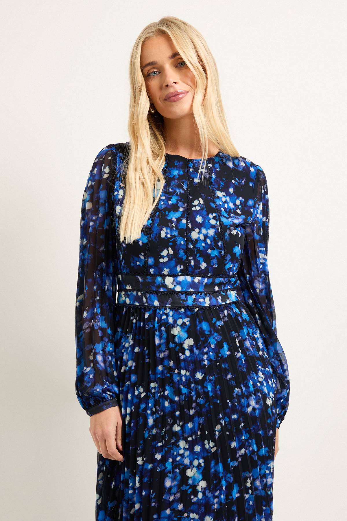 Wallis Robe Mi-Longue Plissée à Motifs Floraux Petite Taille