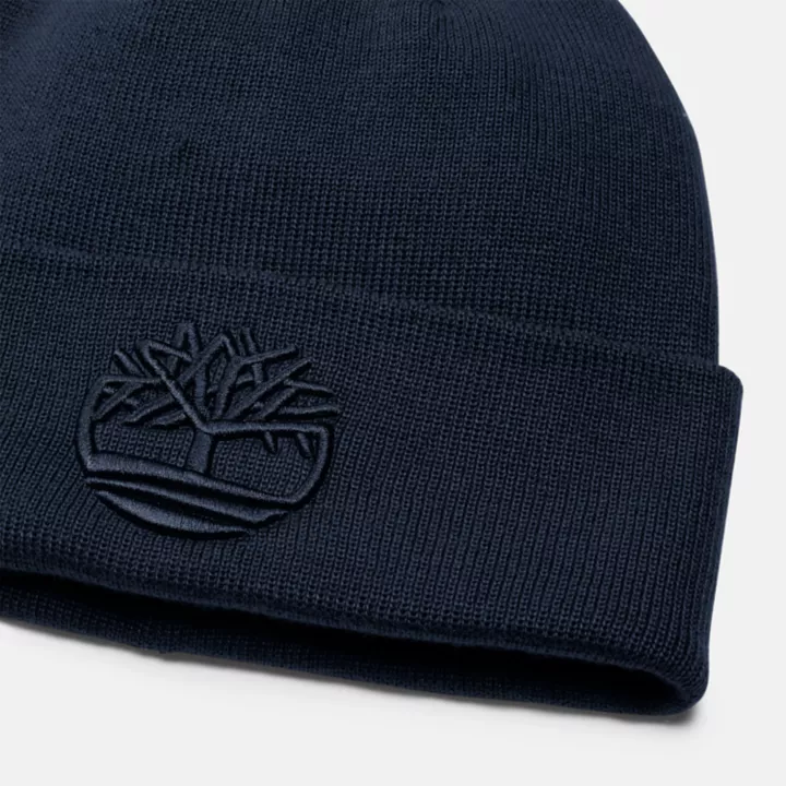 Gorro masculino azul marinho com bordado 3D tonal.