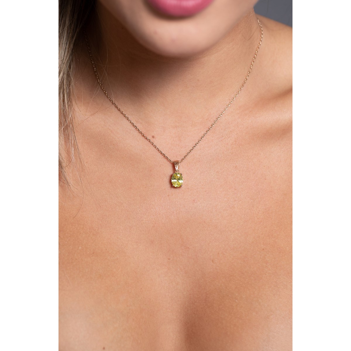 Collier mono-motif ELISABETH en Plaqué Or avec pierre synthétique vert