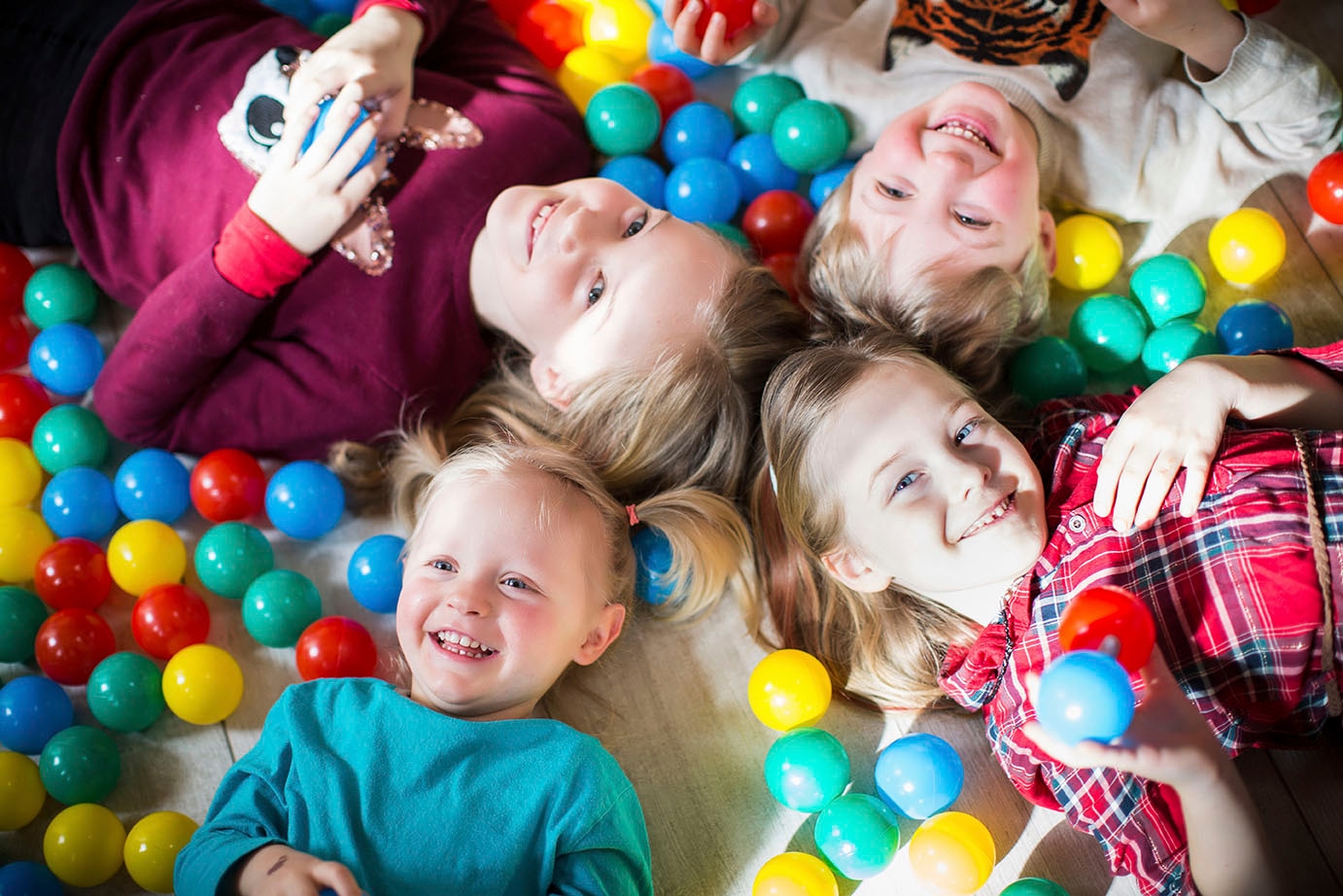 Knorrtoys® Bällebad-Bälle »300 Stück, colorful« 300 Stück
