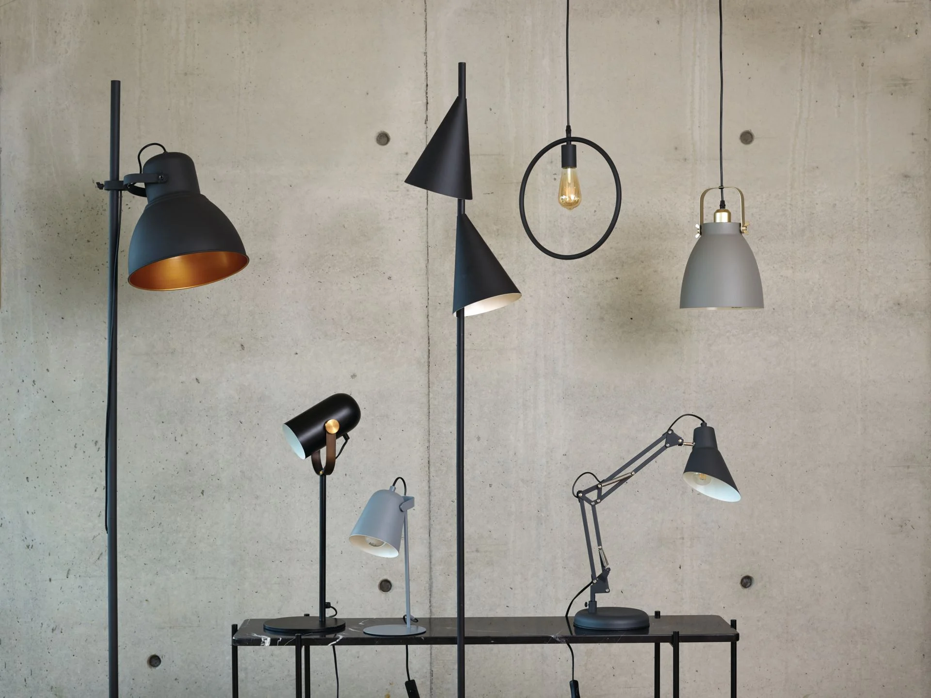 Gulvlampe svart - ø31,5x180 cm