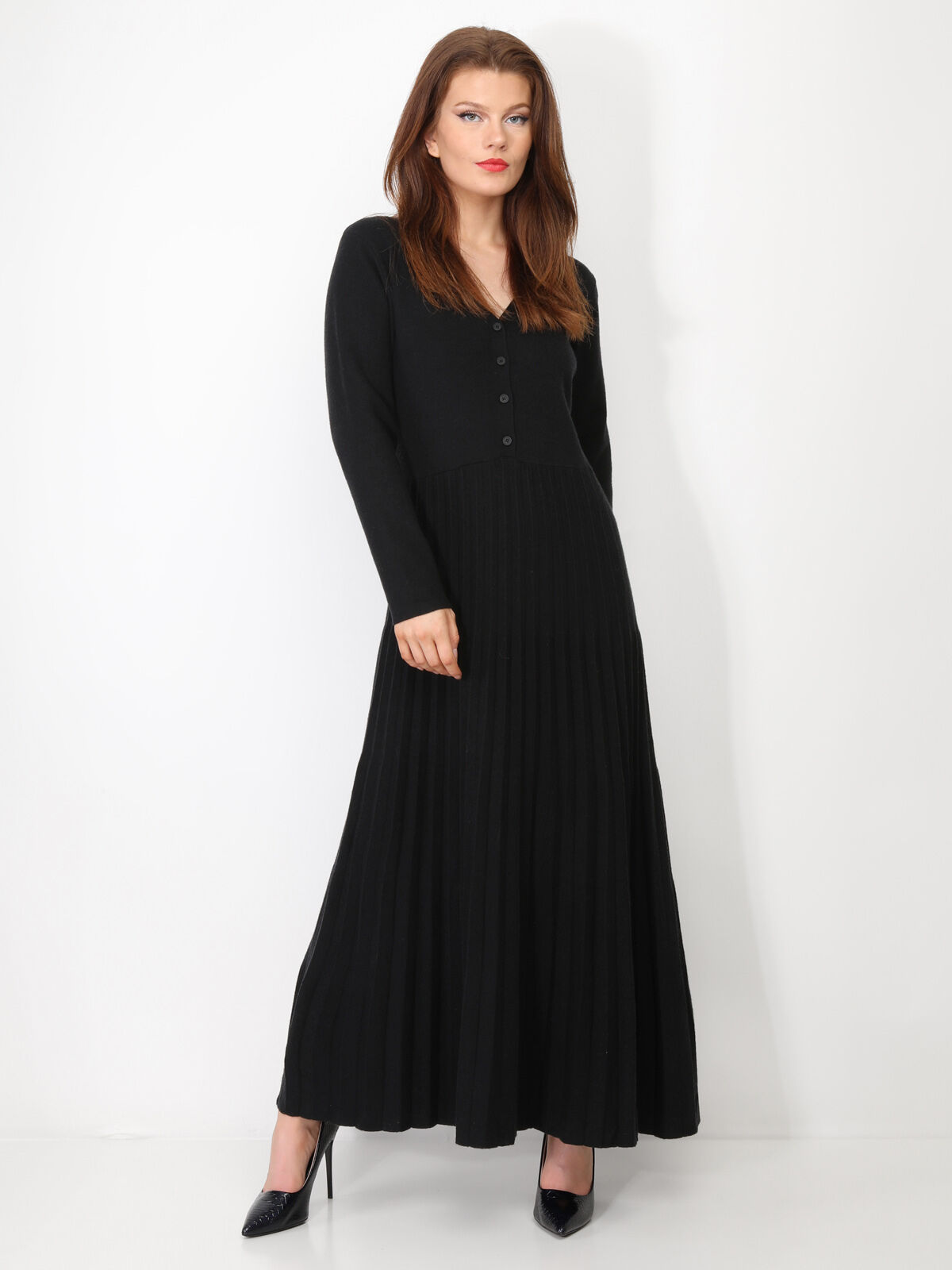 Robe longue plissée à boutons- Noir