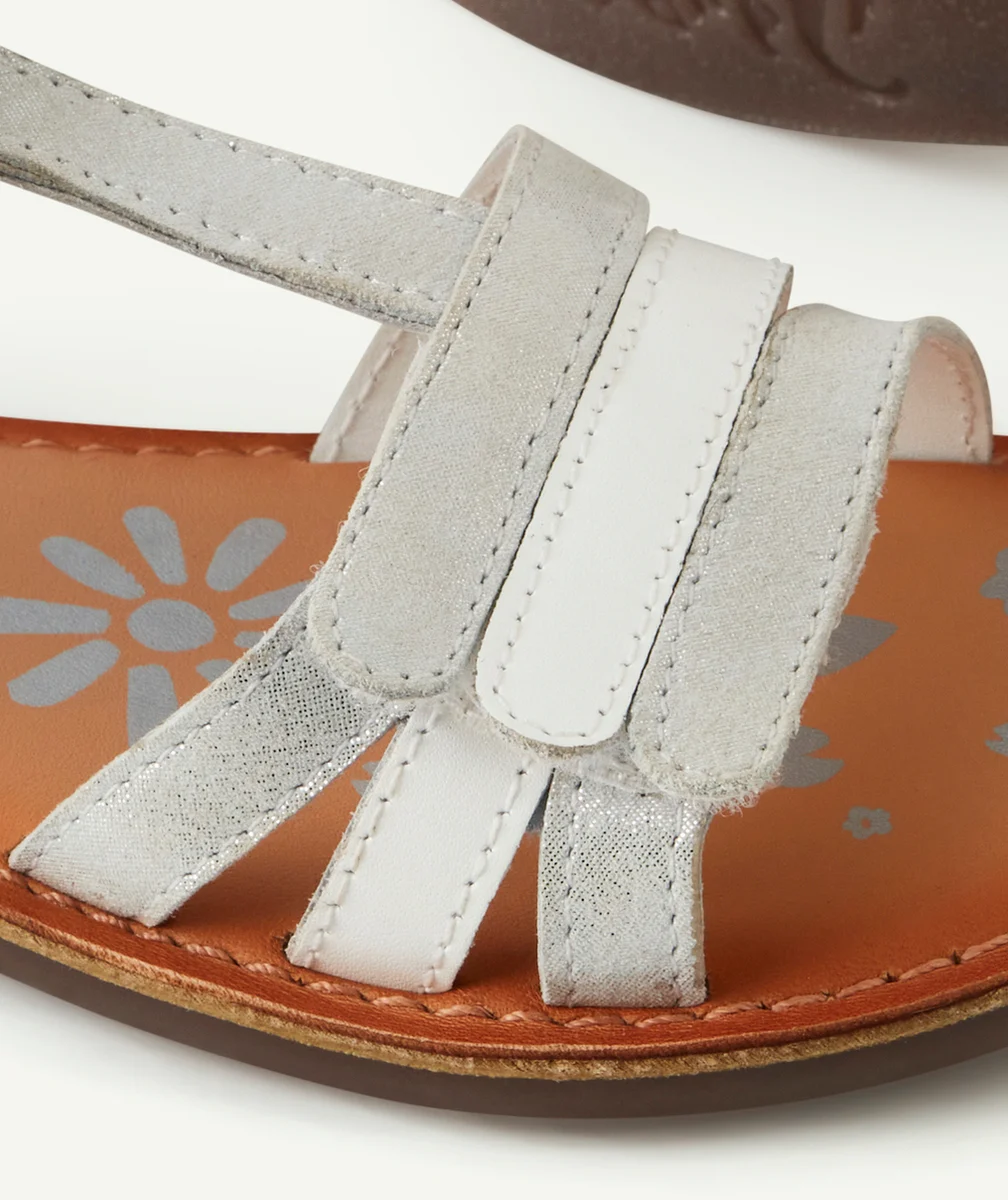 KICKERSSANDALES FILLE DIAMANTO BLANC COULEUR ARGENTÉE EN CUIR