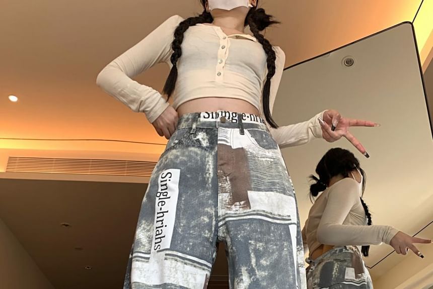 Chisan - Broek met hoge taille en wijde pijpen en krantenprint