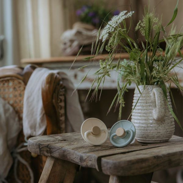 Frigg Little Viking Fopspeen - Rond - 2 Stuks - 0-6 Mnd - Sage/Cream