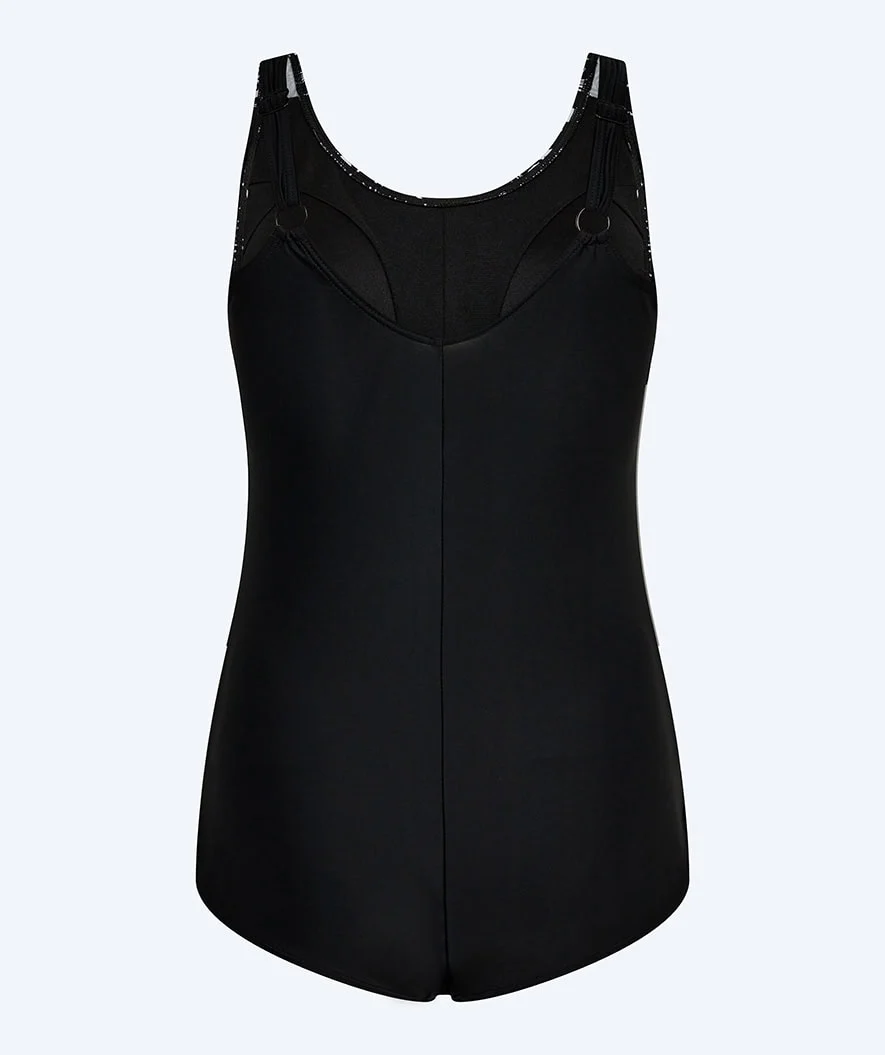 Watery badedragt plus size til damer m. blomster - Vale - Sort/hvid