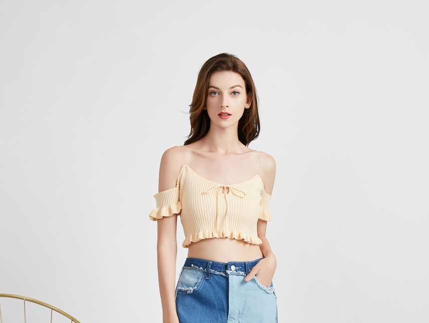 Pandaramma - Off-shoulder crop top met gerimpelde rand en strik aan de voorkant