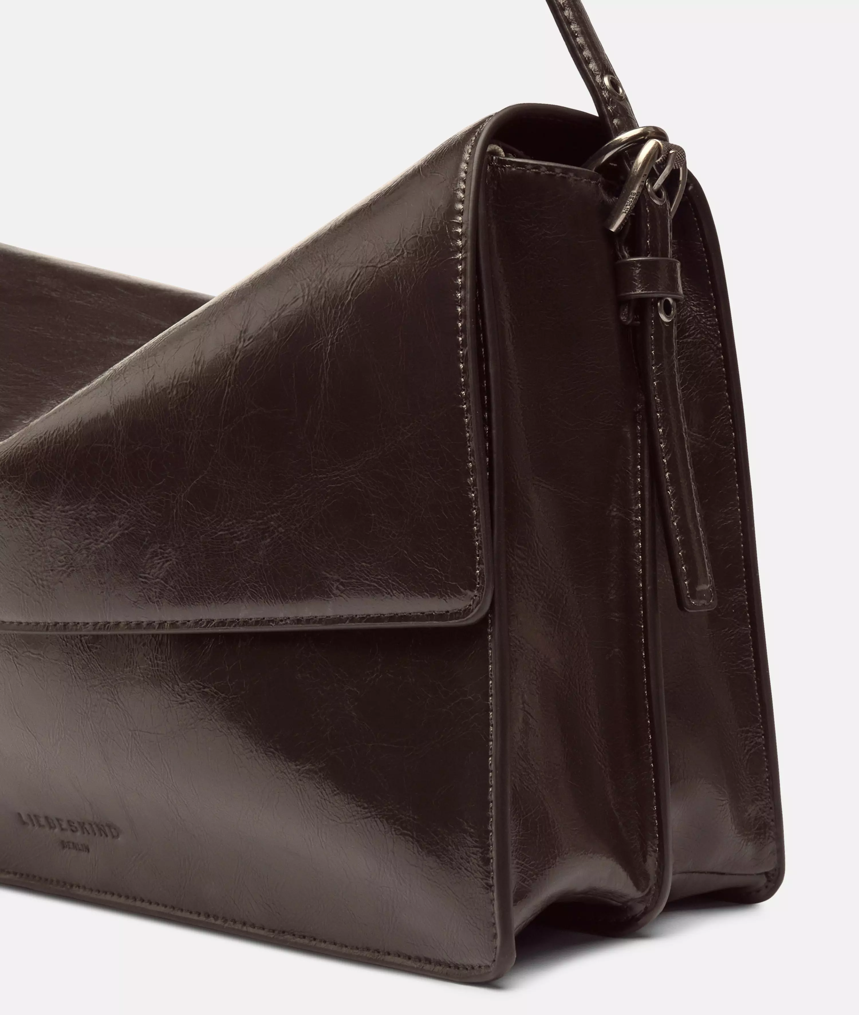 Audrey Crossbody M Spacious shoulder bag in patent leather look with glossy finish
