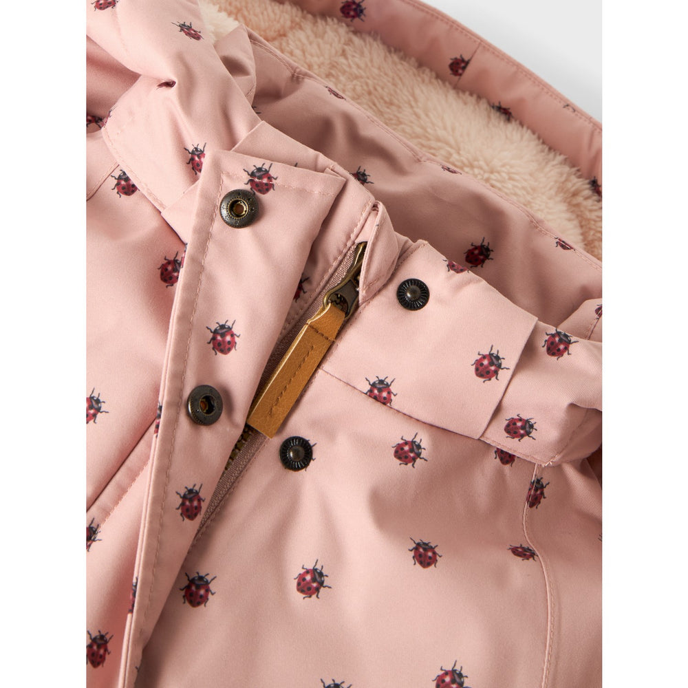Køb Lil'Atelier Misty Rose Nmflasnow05 Jkt Aop Fo Lil