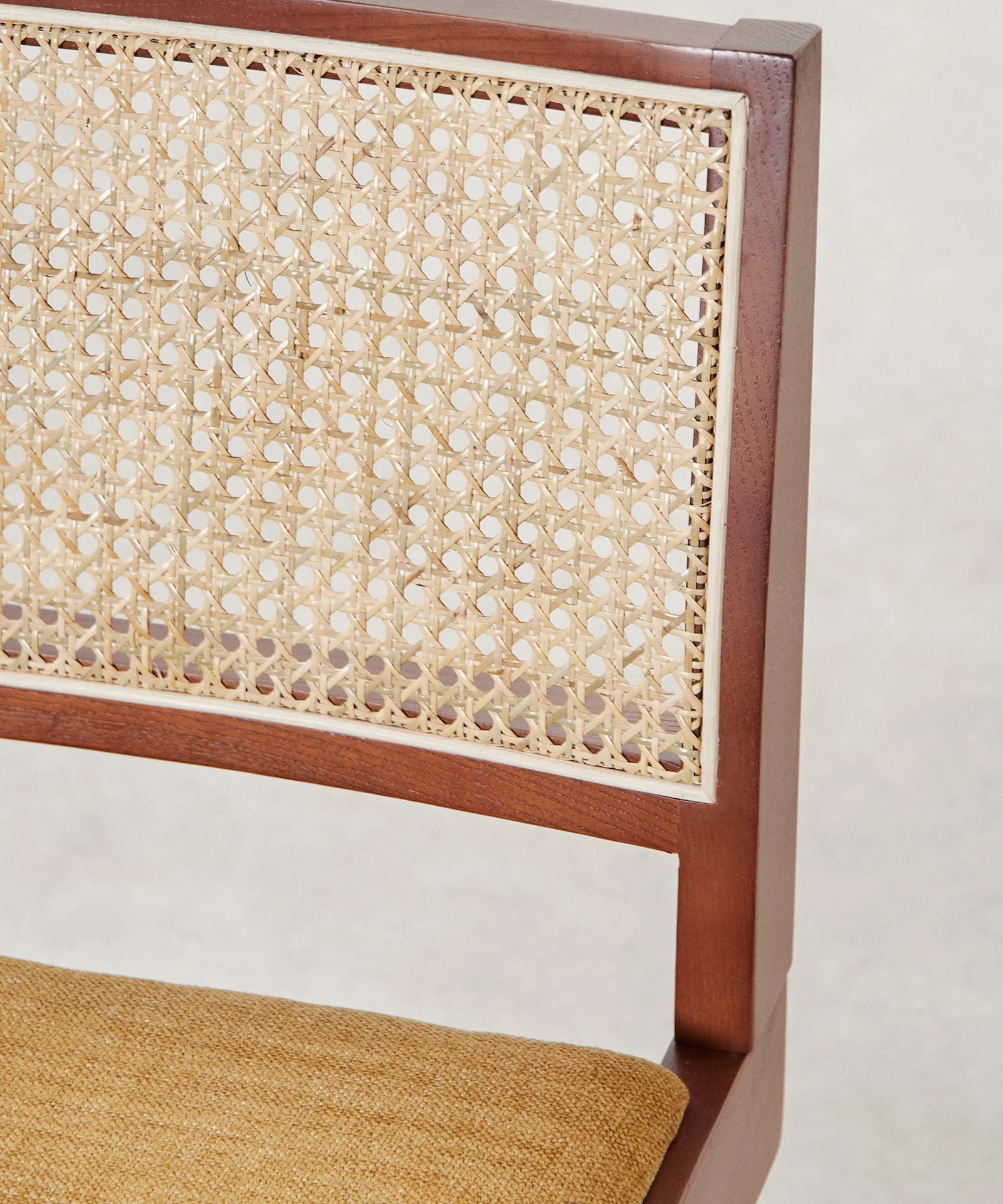 Silla de Comedor en Madera Tapizada Pauline