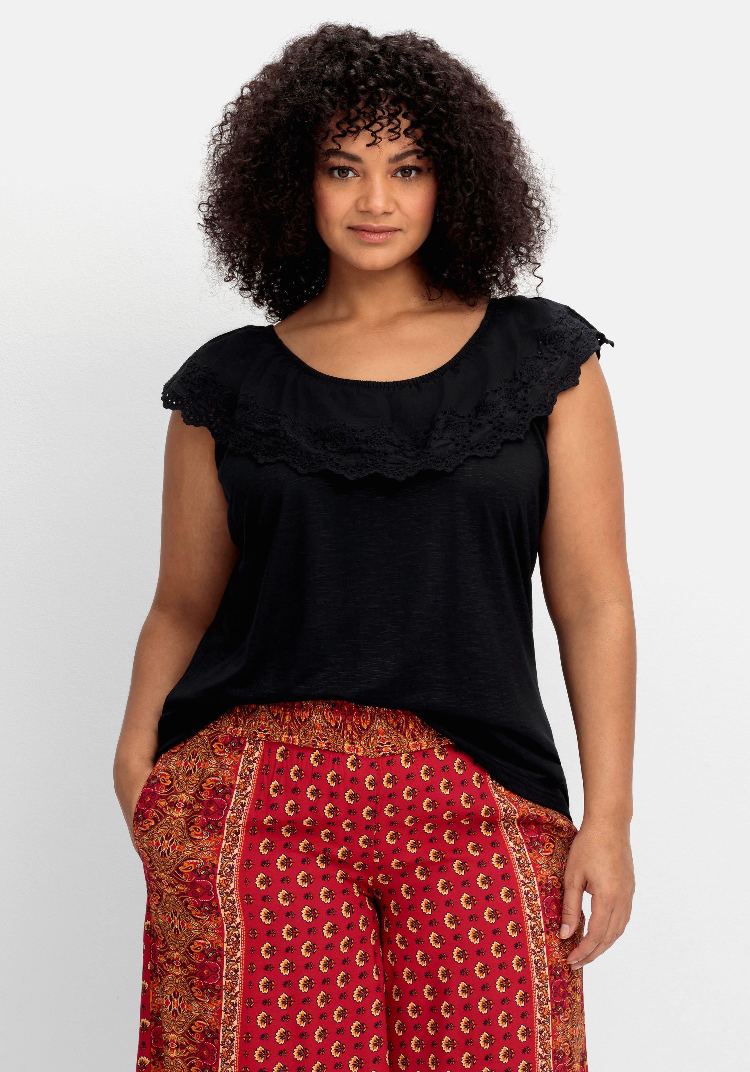 T-Shirt mit Lochstickerei und Carmen-Ausschnitt