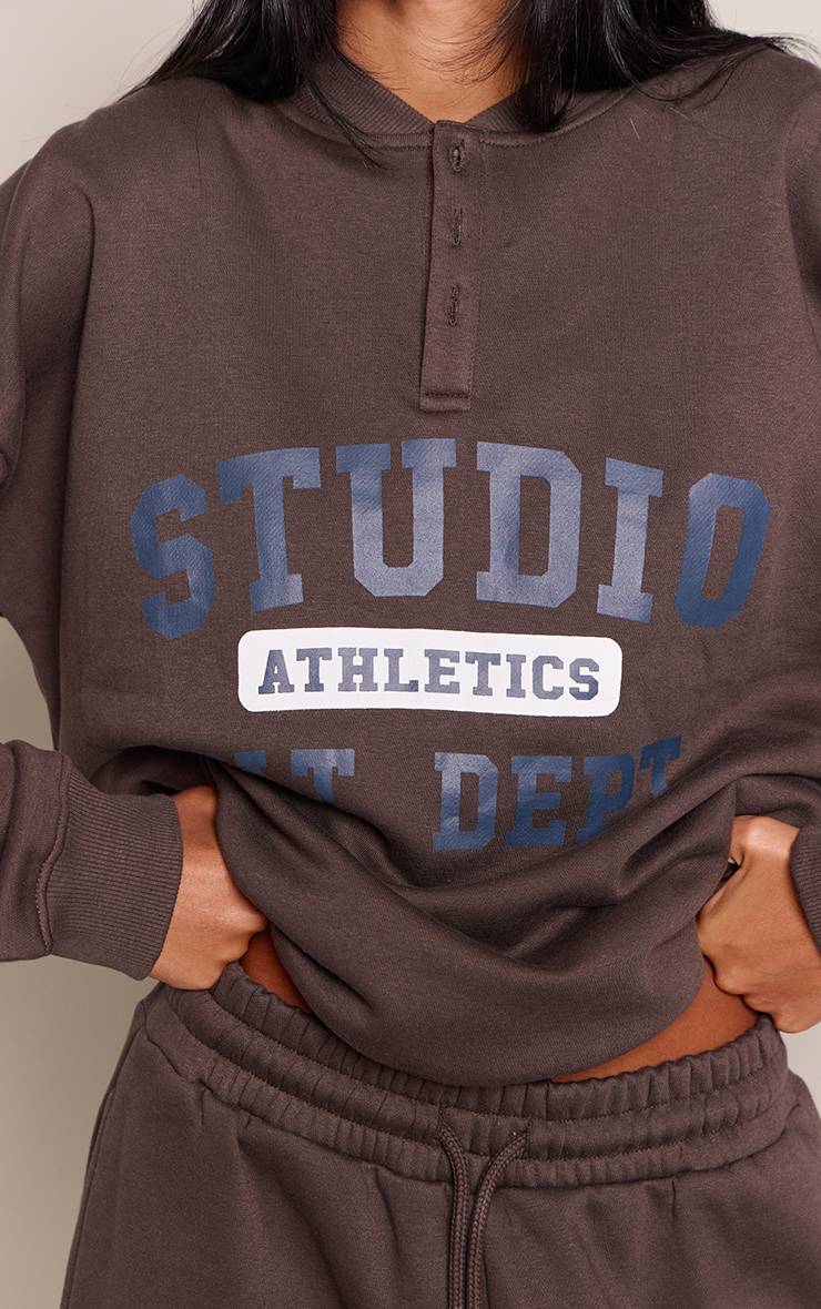Chocolat Sweat-shirt Imprimé Studio Athletics Tall