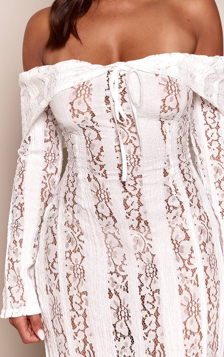 Blanc Robe Maxi En Dentelle À Manches Longues Et Col Bardot Ajustée