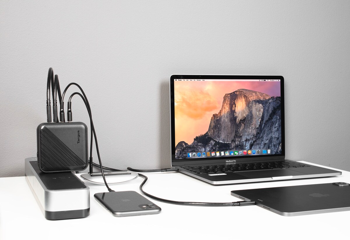 Targus 100W Gan Charger - Multi port - with travel adapters