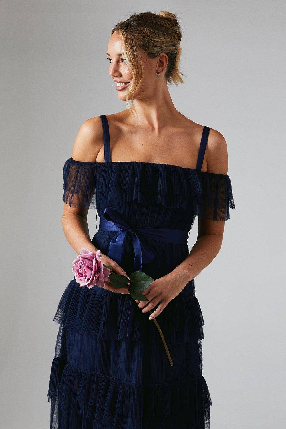 Oasis Robe de Demoiselle d'Honneur à Jupe Étagée en Tulle Plissé avec Ceinture Satinée