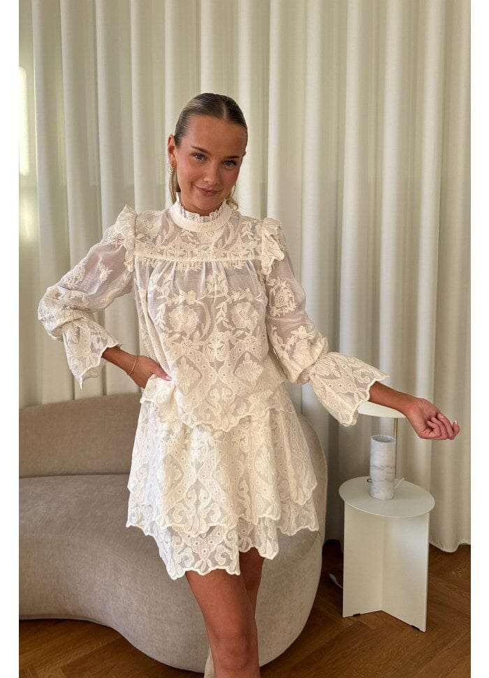 BYIC Ellinoric Lace Mini Skirt