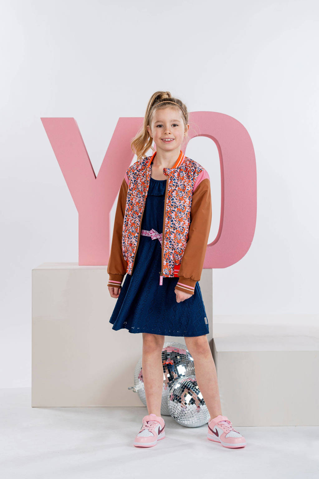 B.Nosy coated bomberjack zomer Sacha met all over print bruin/oranje