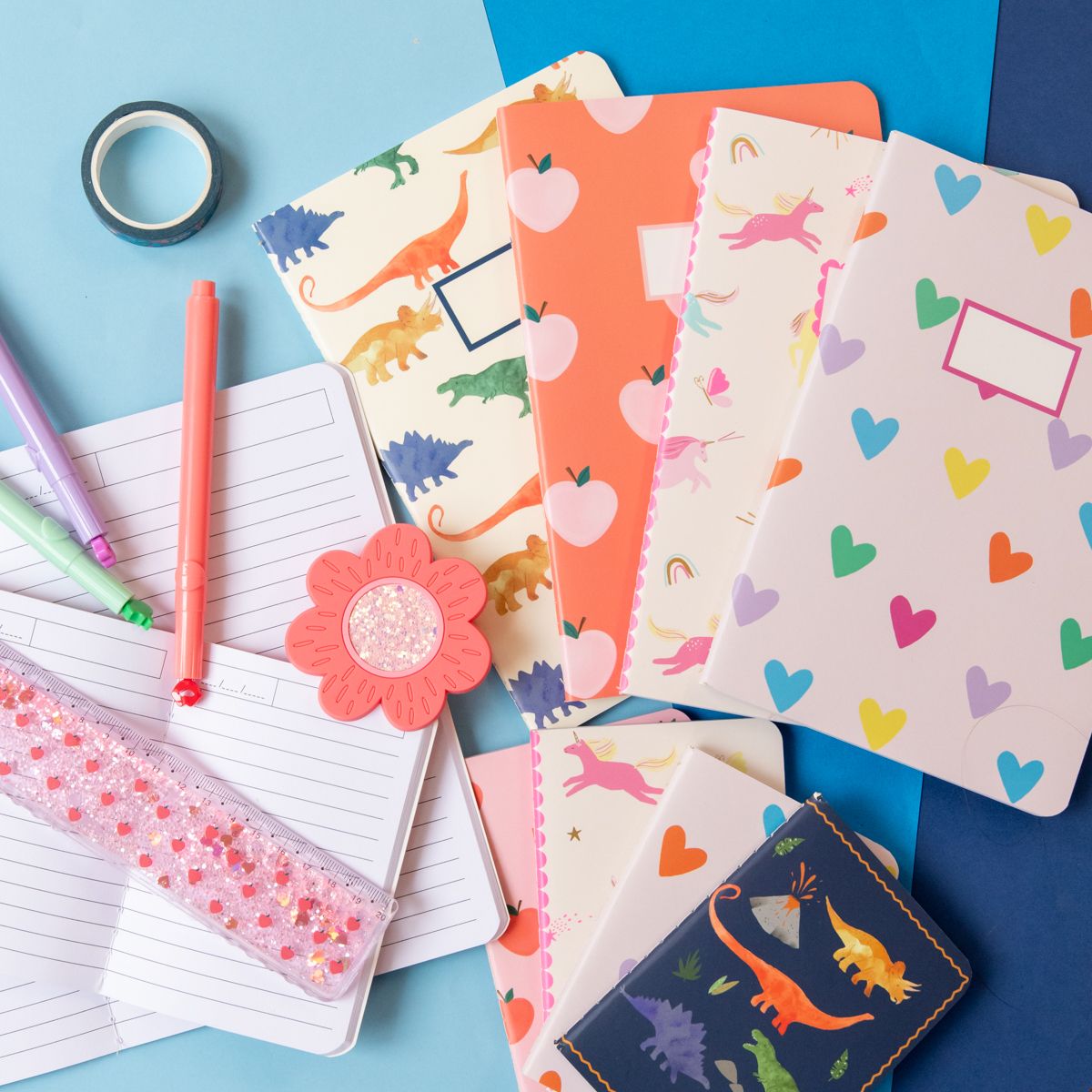 Cahier motifs cœurs multicolores Mercredi et Patati