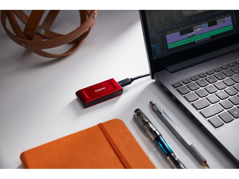Kingston Externe SSD XS1000 2000 GB, Rot Externes Solid State Drive im schlanken, kompakten Design