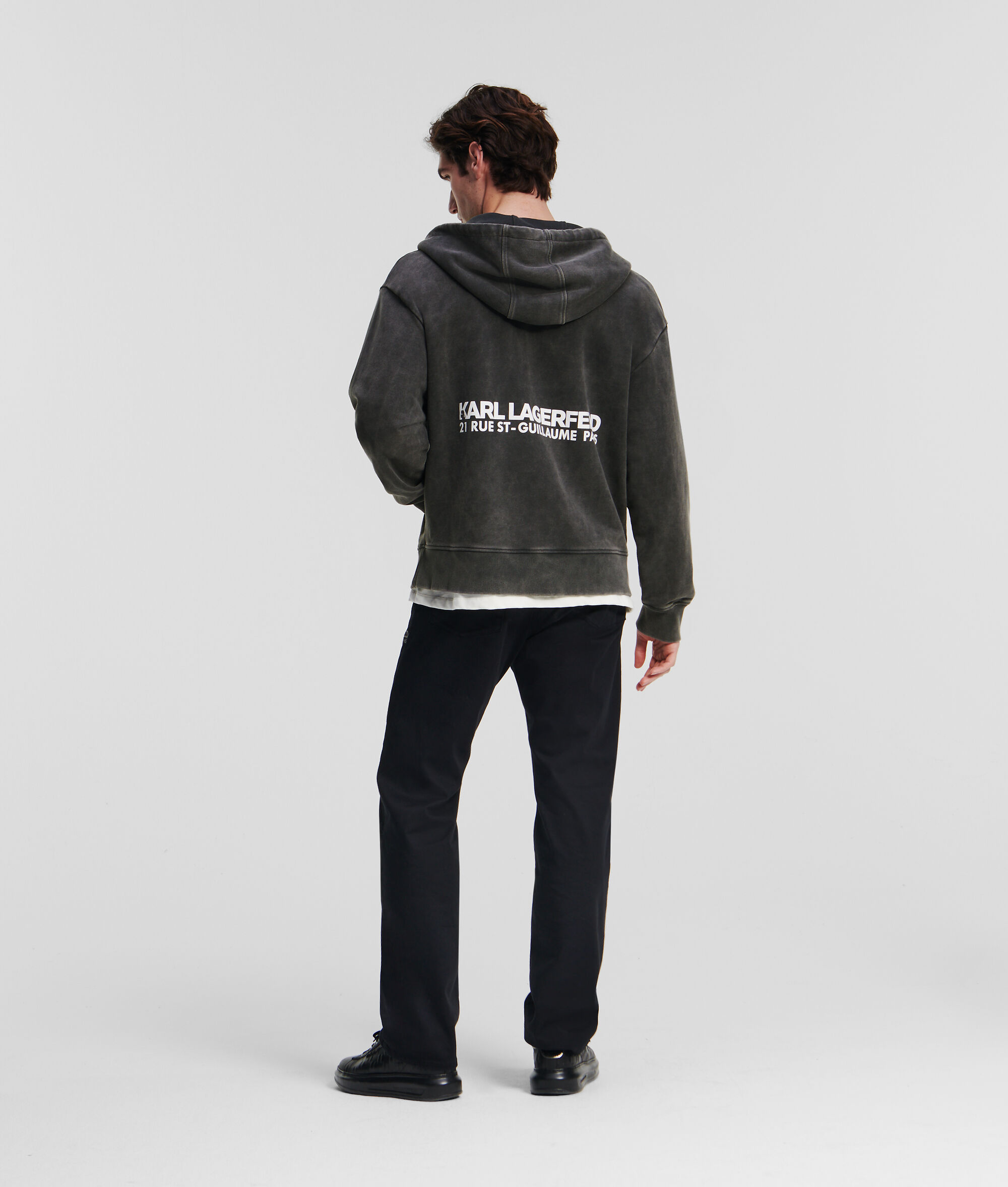 SWEAT-SHIRT DÉLAVÉ ET ZIPPÉ À CAPUCHE RUE ST-GUILLAUME