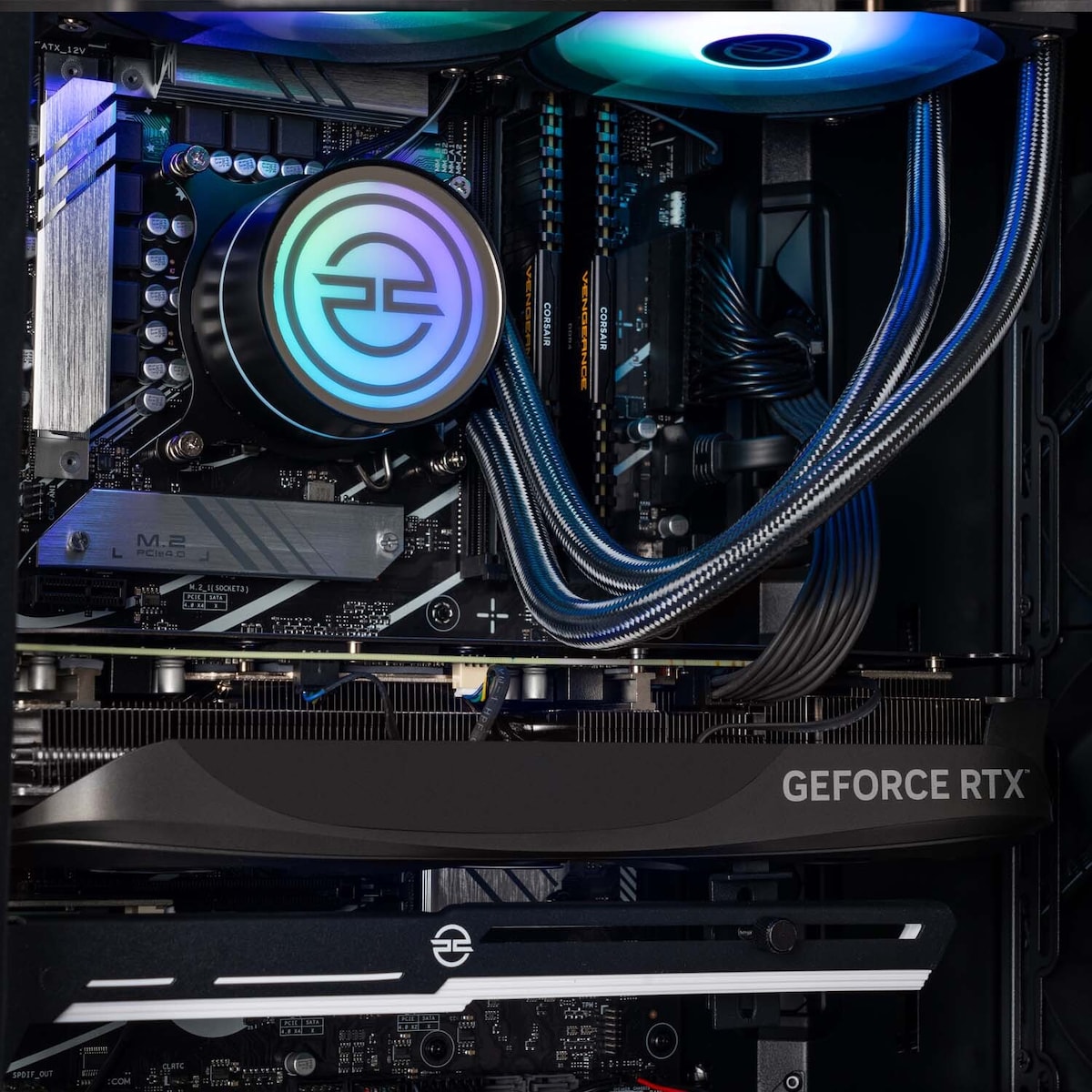 PCSpecialist North 200 i7/32/2000/4070 Ti Super (hvit)