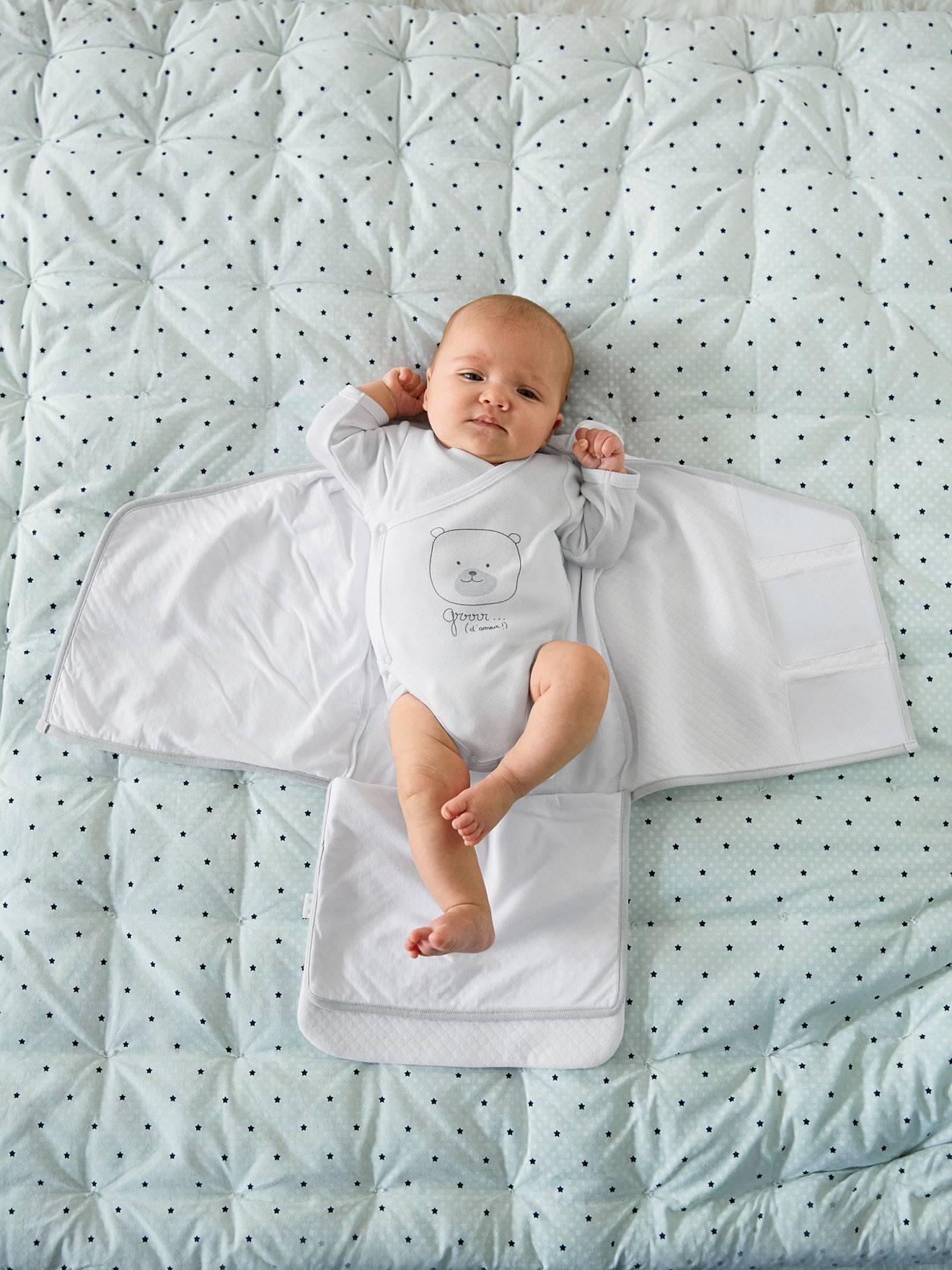 Swaddle VERTBAUDET tamanho médio com estampa branca