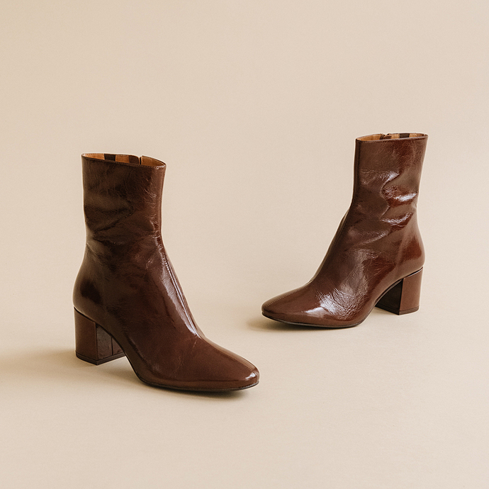 Bottines à talons  en cuir brillant marron