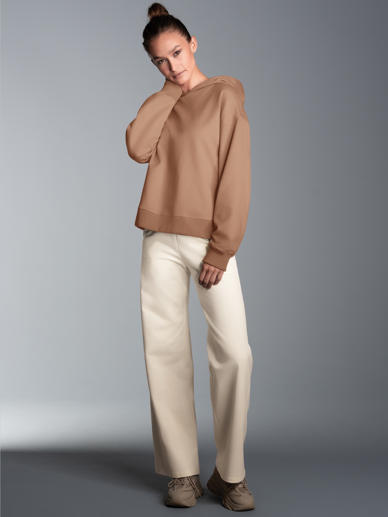 Oversized Jogginganzug mit modischem Rückenprint Haselnuss